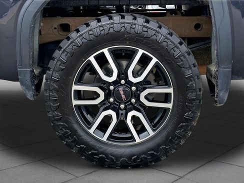 Used 2024 GMC Sierra 1500 AT4 w/ Technology Package AWD/4WD image 11