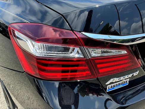 Used 2017 Honda Accord EX-L image 32