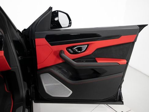 Used 2022 Lamborghini Urus image 46