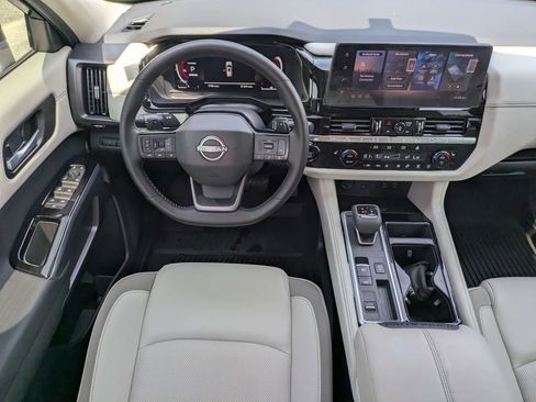 Used 2026 Nissan Pathfinder SL FWD image 17