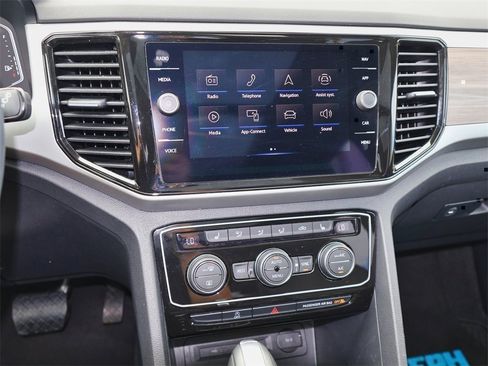 Certified 2022 Volkswagen Atlas SEL image 17