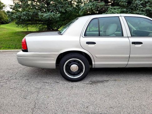 Used 2011 Ford Crown Victoria Police Interceptor w/ Comfort & Convenience Group image 15
