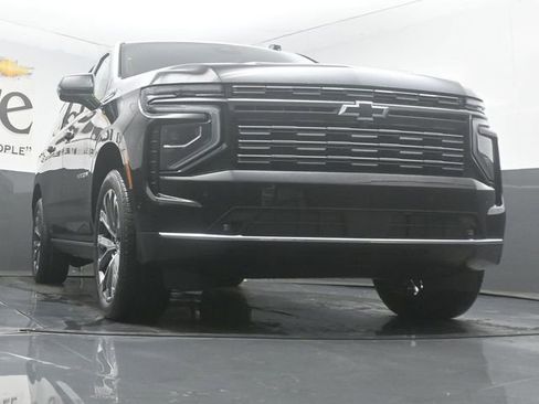 New 2026 Chevrolet Suburban High Country AWD/4WD image 3