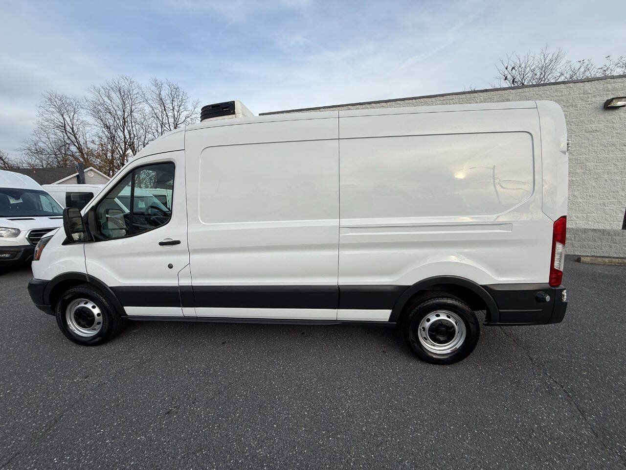Used 2017 Ford Transit 250 148 Medium Roof RWD image 34