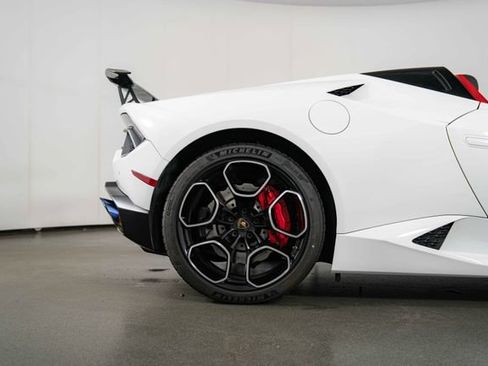 Used 2019 Lamborghini Huracan LP 580-2 RWD image 10