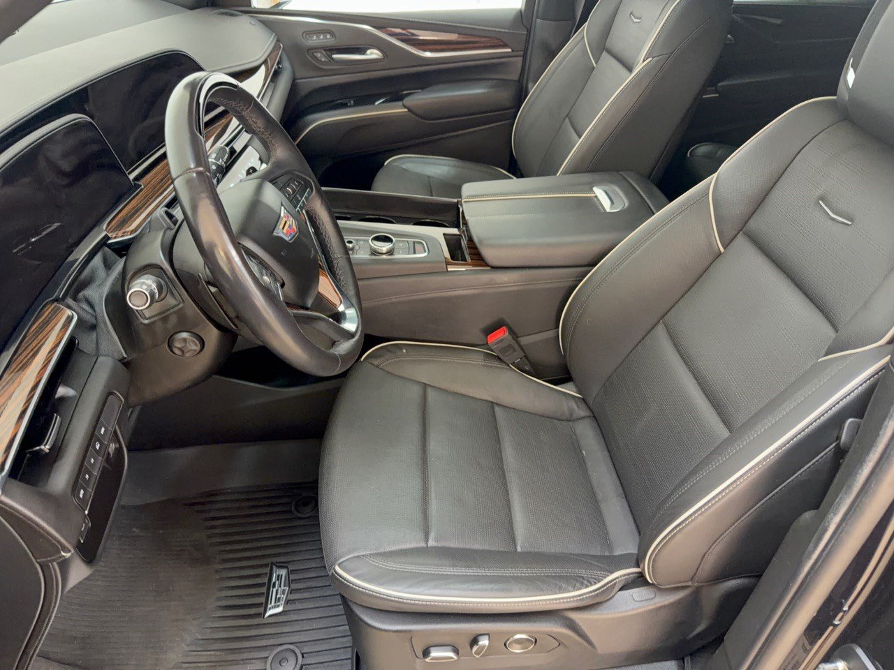 Used 2023 Cadillac Escalade Premium Luxury AWD/4WD image 5