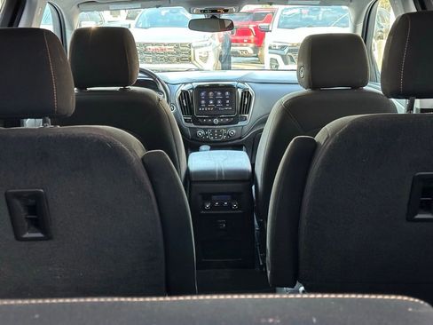 Used 2021 Chevrolet Traverse LT image 9