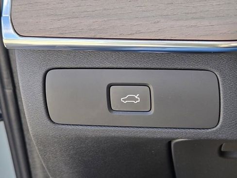 New 2026 Volvo XC90 B6 Plus w/ Protection Package Premier image 25