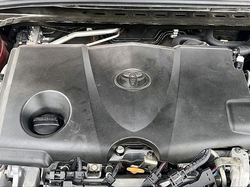 Used 2020 Toyota Camry SE w/ Carpet Mat Package image 31