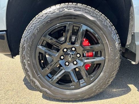 Used 2024 Chevrolet Silverado 1500 LT Trail Boss w/ Convenience Package II AWD/4WD image 10