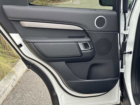 Certified 2025 Land Rover Discovery Dynamic SE AWD/4WD image 13