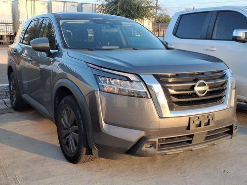 Used 2022 Nissan Pathfinder S FWD image 1