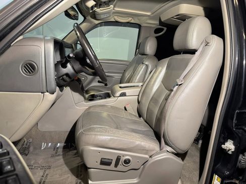 Used 2005 Chevrolet Tahoe Z71 w/ Preferred Equipment Group AWD/4WD image 9