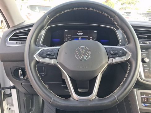 Used 2022 Volkswagen Tiguan SE w/ Panoramic Sunroof Package FWD image 18