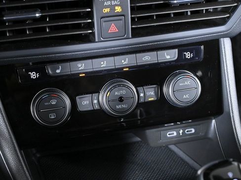 Used 2024 Volkswagen Jetta SE image 16