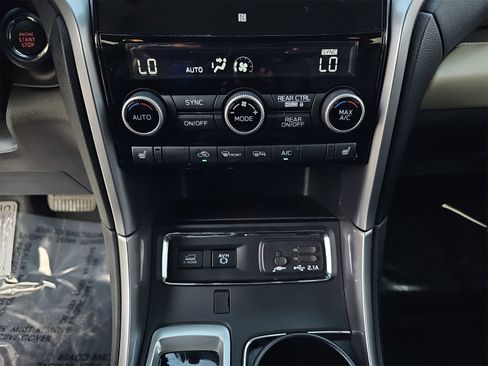 Used 2022 Subaru Ascent Limited w/ Technology Package image 27