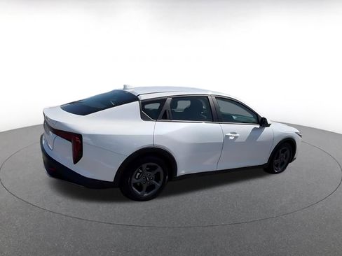 Used 2025 Kia K4 LXS image 14