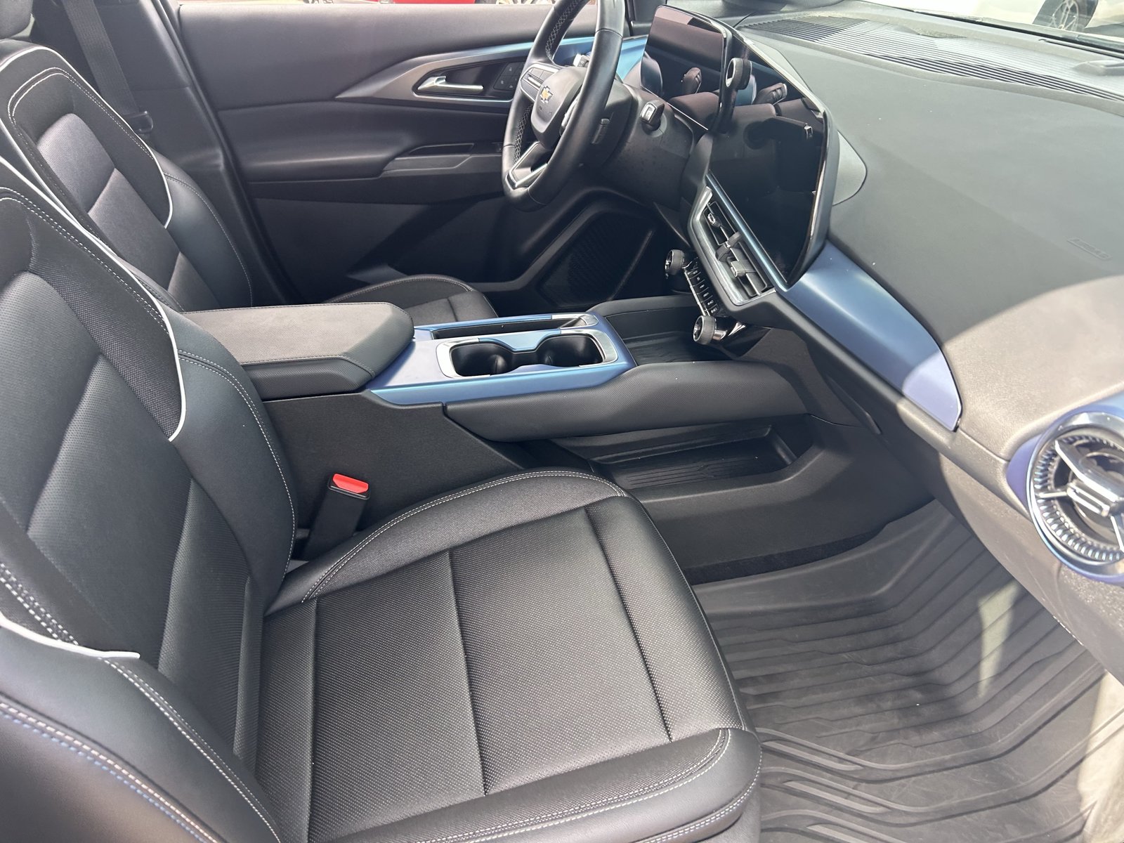 Certified 2024 Chevrolet Equinox EV LT FWD image 12