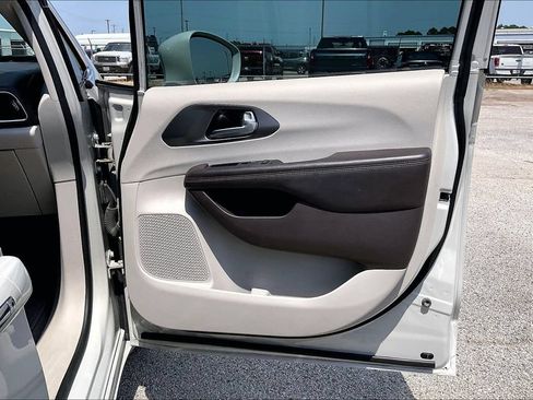 Certified 2019 Chrysler Pacifica Touring-L Plus FWD image 29