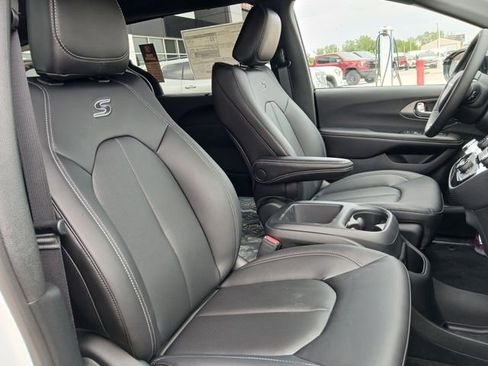 New 2026 Chrysler Pacifica Select w/ S Appearance Package FWD image 15