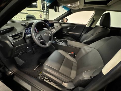 Used 2024 Lexus ES 350 w/ Accessory Package (Z2) FWD image 8