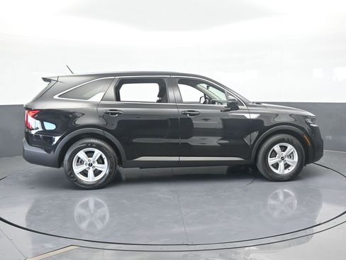 Used 2022 Kia Sorento LX image 7