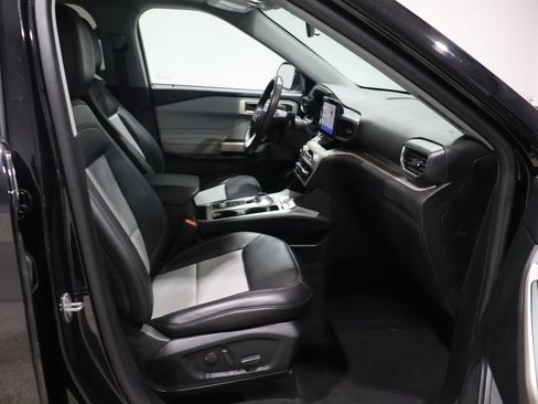 Used 2023 Ford Explorer XLT w/ Equipment Group 202A image 28
