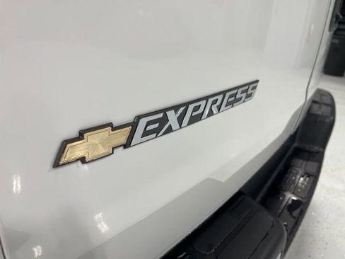 New 2026 Chevrolet Express 2500 Work Van image 16