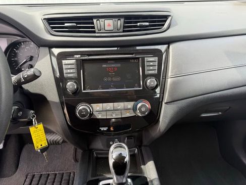 Used 2019 Nissan Rogue S AWD/4WD image 13
