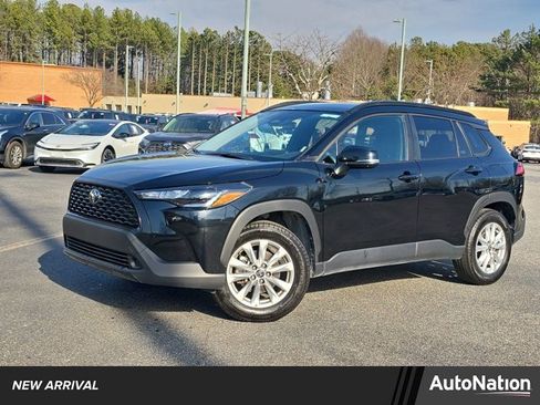 Used 2025 Toyota Corolla Cross LE image 1