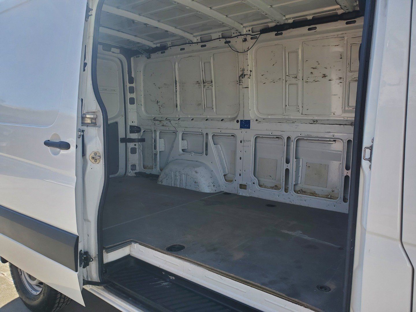 Used 2014 Mercedes-Benz Sprinter 2500 image 19