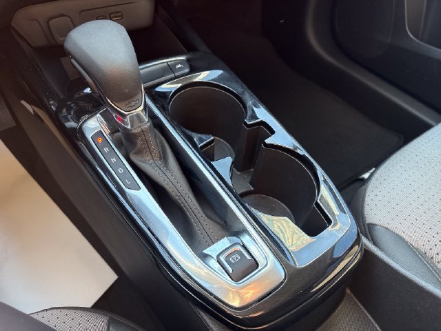 Used 2025 Chevrolet Trax LT FWD image 19