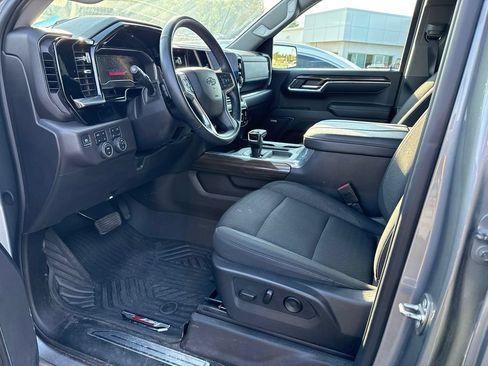 Used 2024 Chevrolet Silverado 1500 LT Trail Boss w/ Convenience Package II AWD/4WD image 3