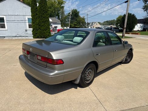 Used 1999 Toyota Camry LE FWD image 6