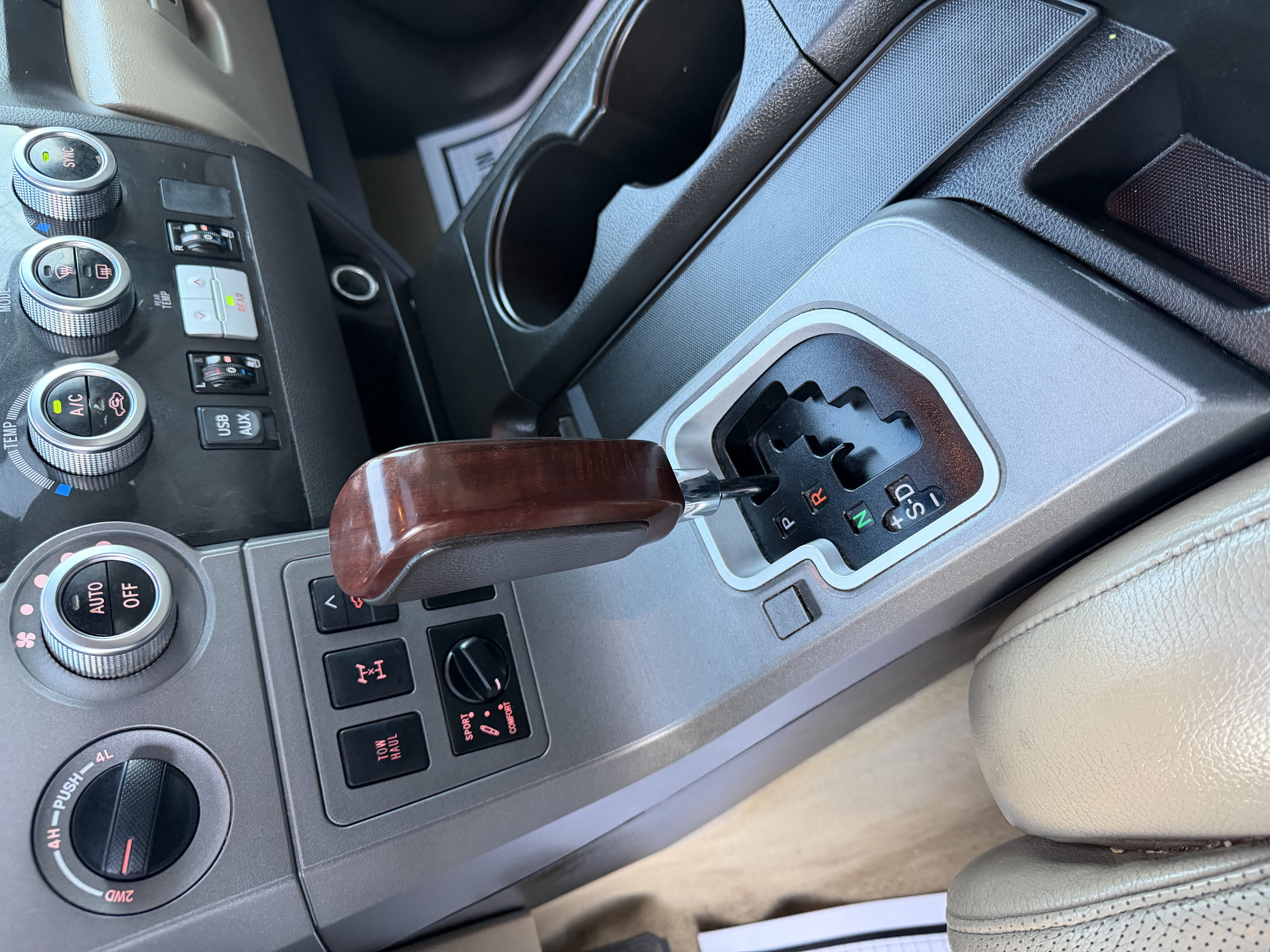 Used 2011 Toyota Sequoia Platinum AWD/4WD image 25