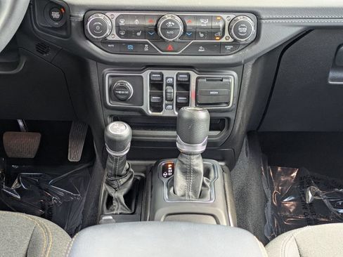 Used 2025 Jeep Wrangler Unlimited Sahara AWD/4WD image 20