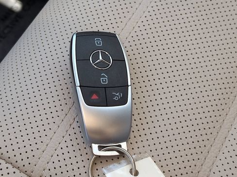 Used 2024 Mercedes-Benz GLS 580 4MATIC image 30