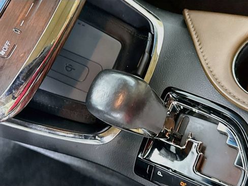 Used 2014 Toyota Avalon Limited w/ Technology Package FWD image 15