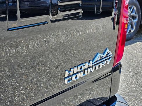Used 2022 Chevrolet Silverado 1500 High Country w/ Technology Package AWD/4WD image 15