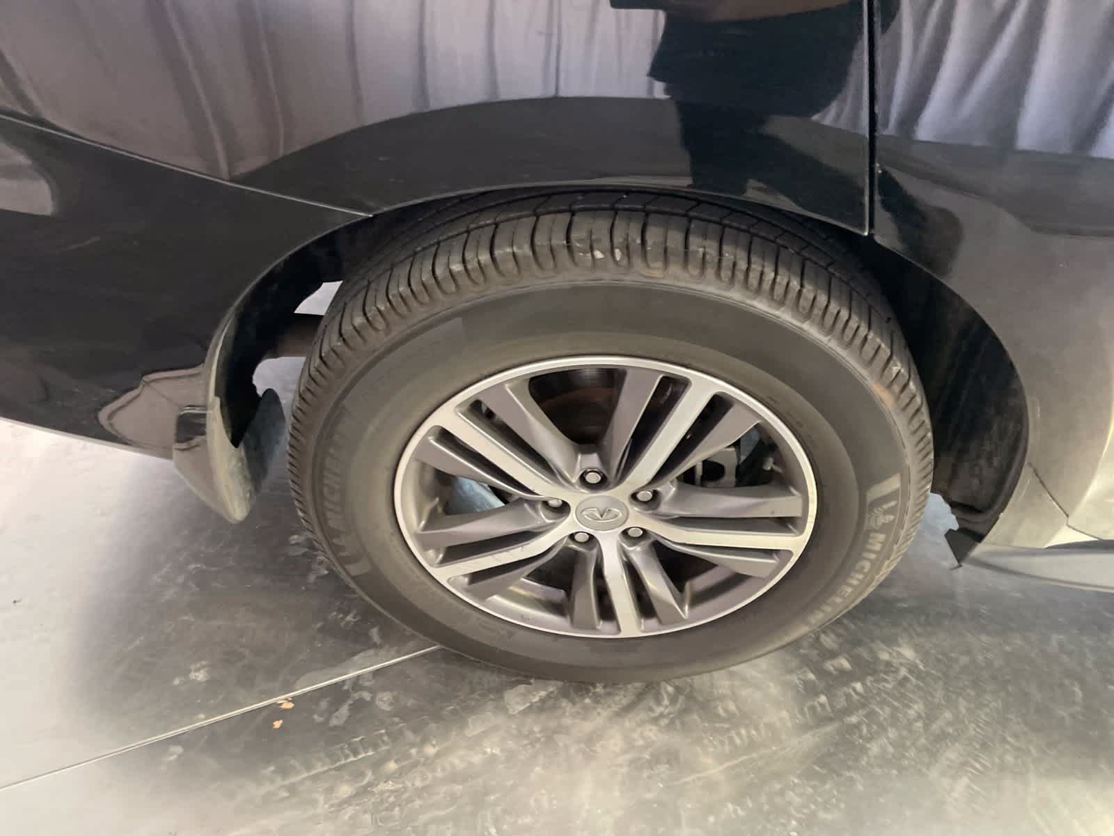 Used 2019 INFINITI QX60 Luxe w/ Essential Package FWD image 16