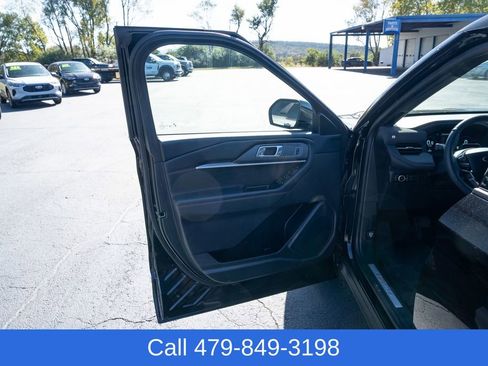 Used 2025 Ford Explorer ST-Line w/ ST-Line Street Pack image 11