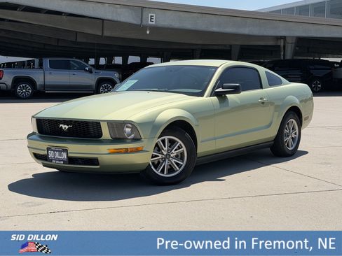 Used 2005 Ford Mustang Coupe RWD image 1