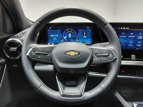 Used 2026 Chevrolet Equinox LT FWD image 23