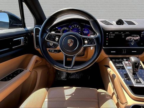 Used 2022 Porsche Cayenne AWD/4WD image 8