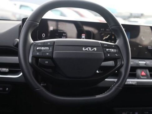 Certified 2025 Kia K4 EX image 27