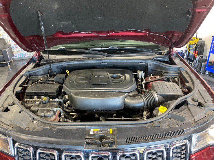 Used 2021 Jeep Grand Cherokee Laredo AWD/4WD image 28