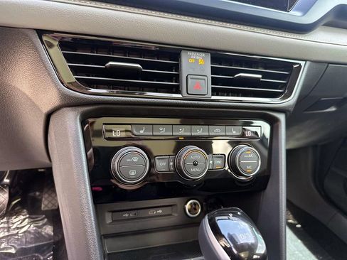 New 2024 Volkswagen Taos SE image 19