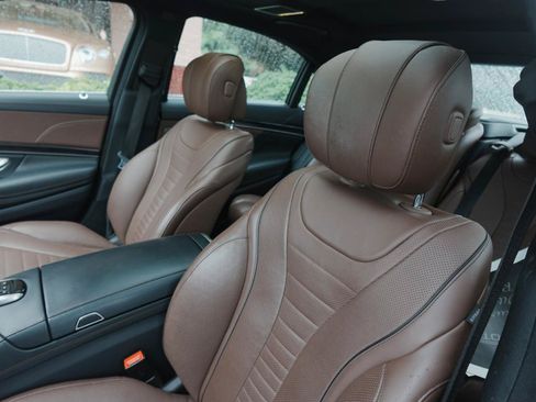 Used 2019 Mercedes-Benz S 560 4MATIC Sedan w/ Premium Package image 10