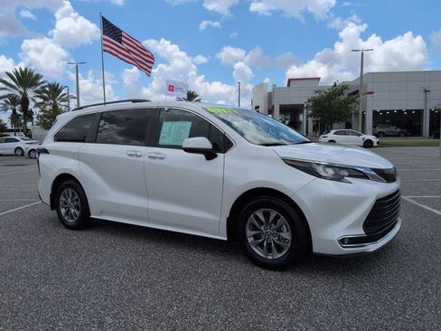 Certified 2024 Toyota Sienna XLE FWD image 2