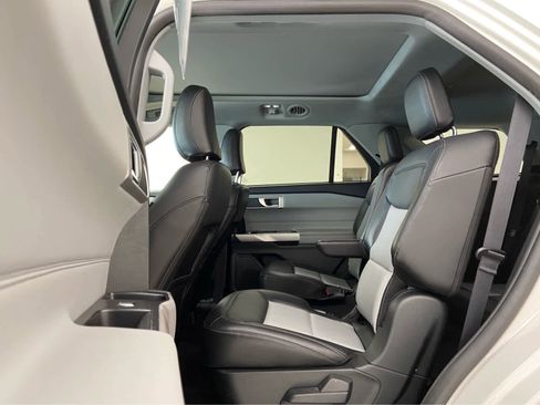 Used 2022 Ford Explorer XLT w/ Equipment Group 202A image 16